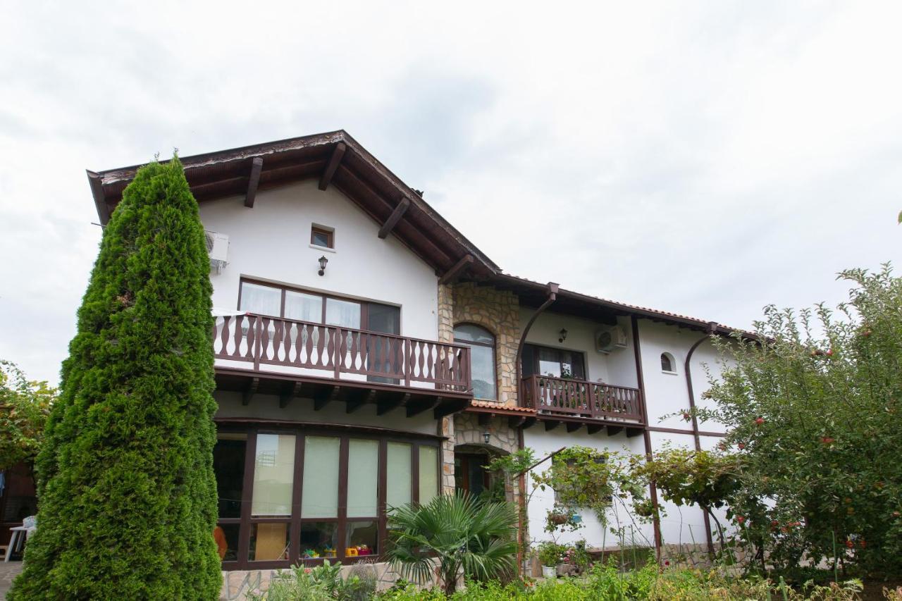 Guest House By The Captain Várna Kültér fotó
